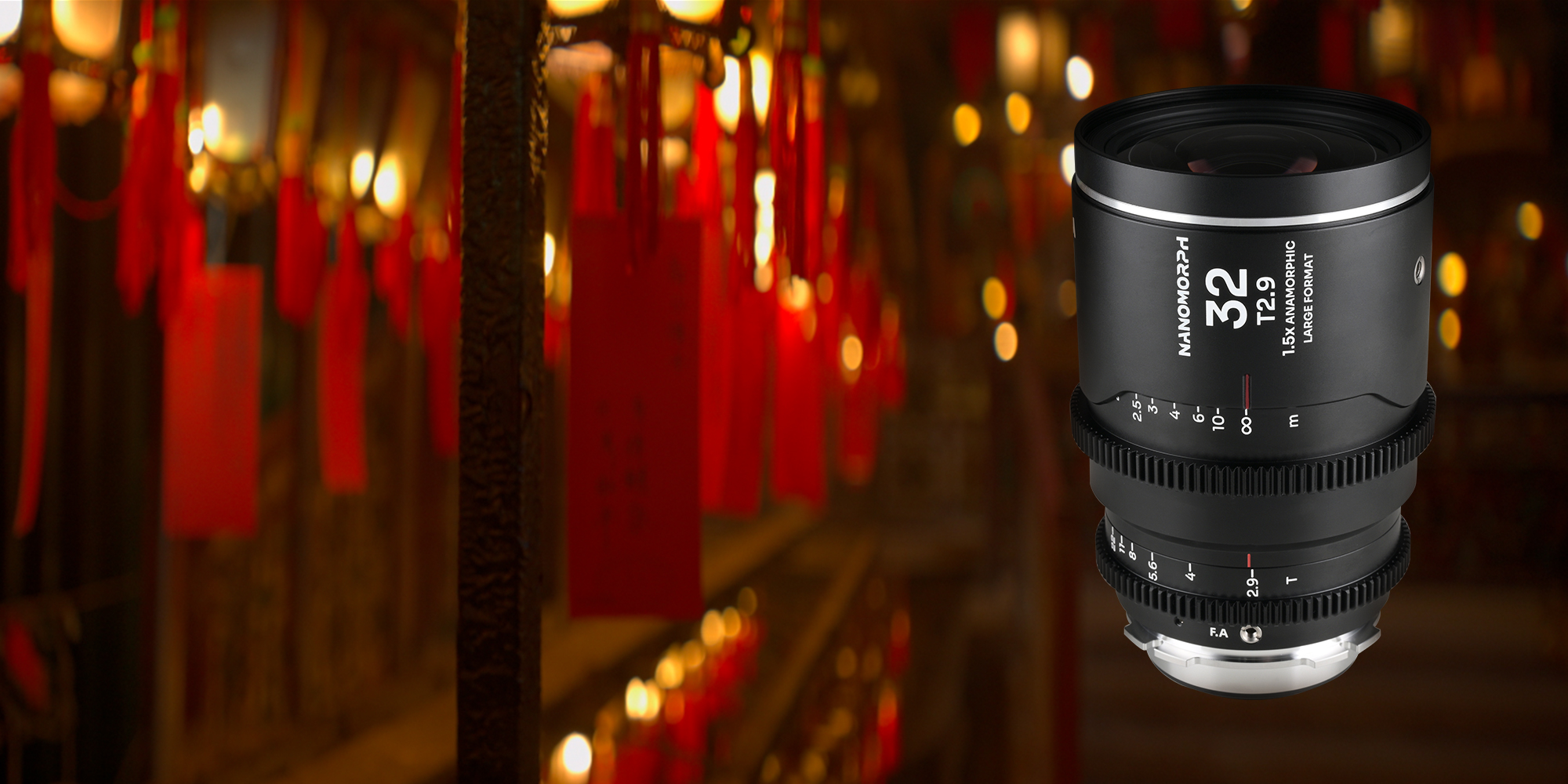 Obiektyw Laowa Nanomorph 32 mm T2,9 1,5x LF Silver do Arri PL/Canon EF na tle świateł świątyni w nocy